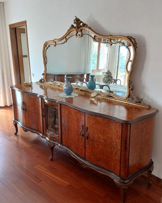 Credenza chippendale in radica di noce.