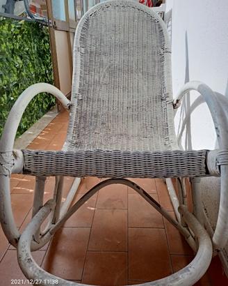 Sedia a Dondolo Vimini Rattan Bianca elegante