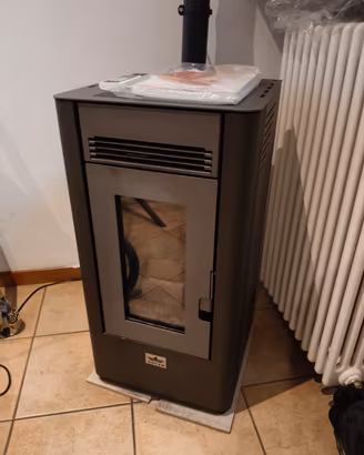 Stufa a pellet Adler 8,3kw come nuova + tubi 80mm