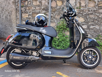 Vespa 300 GTS SUPER HPE, AKRAPOVIC , 2024