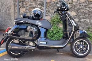 Vespa 300 GTS SUPER HPE, AKRAPOVIC , 2024