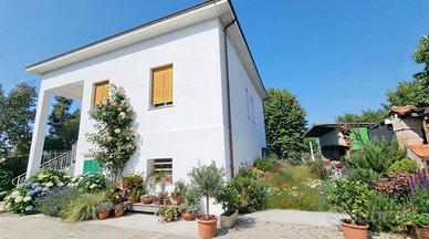 Villa di 150 m² con 5 locali e box auto a Sassuolo