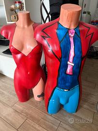 manichini uomo e donna dipinti a mano