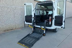Fiat Doblò TRASPORTO DISABILI Tetto alto