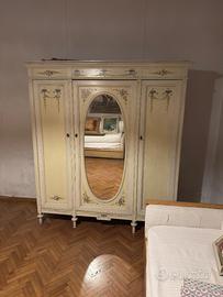 Armadio provenzale antico 3 ante con specchio