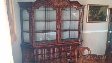 Grande vetrina Olandese del XVIII sec. con intarsi