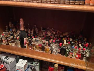 Collezione fornita bottiglie mignon