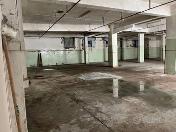 Immobile di 687 m² a Roma
