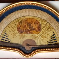 ventaglio in legno e tessuto con dipinto anni 40 .