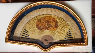 ventaglio in legno e tessuto con dipinto anni 40 .