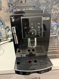 De’Longhi. • Modello ECAM13.123.B