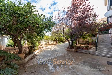 Abitazione indipendente con ampi spazi e giardino