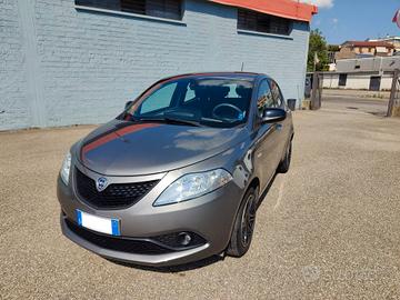 Lancia Ypsilon 1.0 FireFly 5 porte S&S Hybrid Ecoc