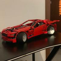 macchina di lego V8
