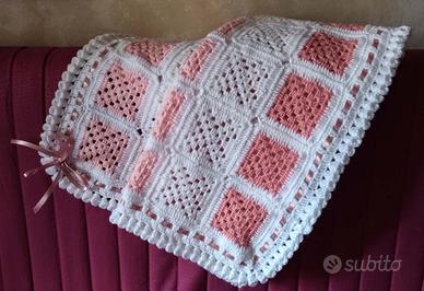 Copertina per culla o copri-spalliera per divano