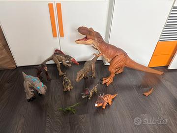 DINOSAURI GIOCATTOLO SET CON VARI ARTICOLI
