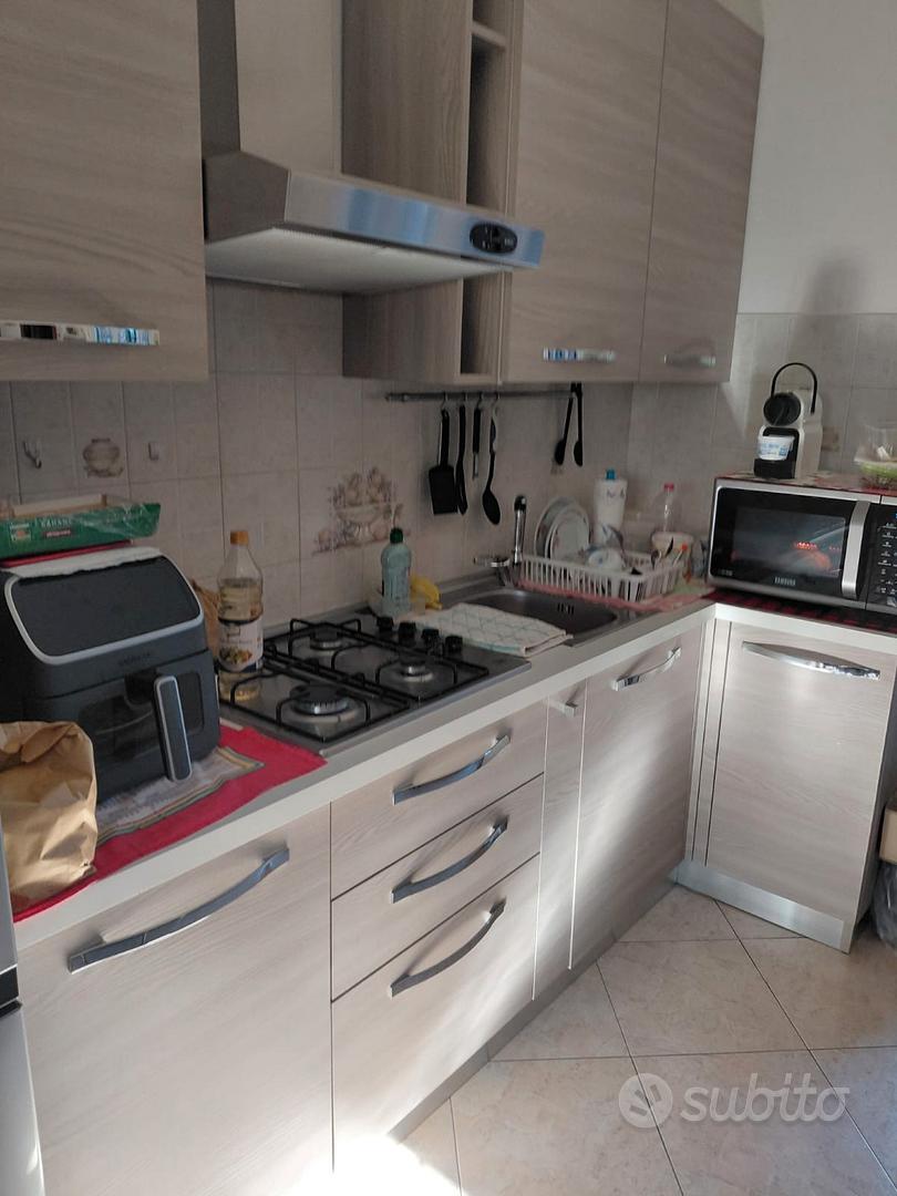 Cucina lineare con angolo - Arredamento e Casalinghi In vendita a Varese