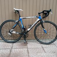 bici da corsa in carbonio