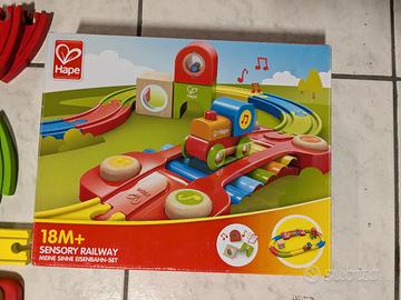 HAPE Trenino in legno HAPE primi sensi 18M+