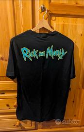 La maglietta Rick and Morty