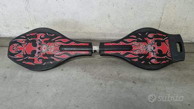 Skateboard snodato a due ruote