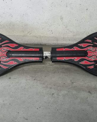 Skateboard snodato a due ruote
