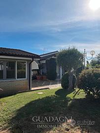 Villa bifamiliare con dépendance