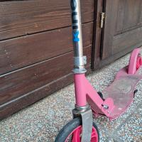 Monopattino con ruote grandi