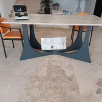 Tavolo in marmo fossil