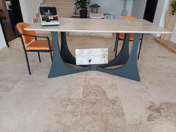 Tavolo in marmo fossil