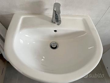 Lavabo a  colonna con rubinetto Paffoni a Roma