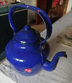 Teiera d'epoca in acciaio