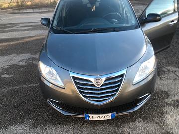 Lancia ypsilon. 1300. Multyet