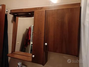 mobiletto bagno in legno con specchio
