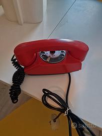 Telefono rosso vintage 