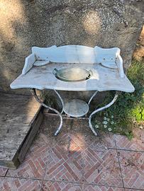 lavabo in marmo con vacile