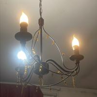 Lampadario d’epoca a tre luci