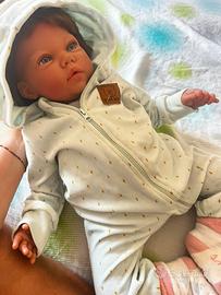 Bambola simil reborn Maria Jesùs+guardaroba