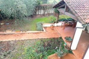 Villa di 220 m² con più di 5 locali e box auto dop