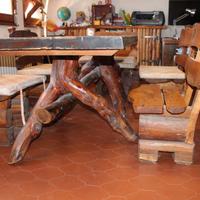 TAVOLO DA TAVERNA IN TRONCHI PIENI CON SEI SEDIE
