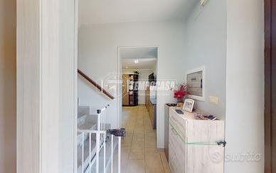 VILLETTA RISTRUTTURATA LIBERA SU TRE LATI CON AMPI