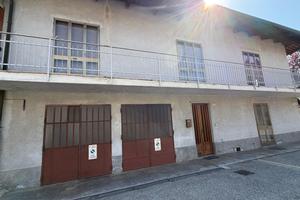 Terra tetto libera su tre lati con box auto