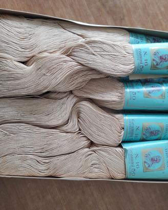 N.5 confezioni da 10 matasse di filo di Scozia 