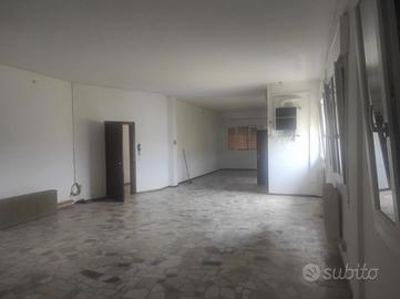 Silea ufficio 1° piano di mq. 100 - E. 700/mese