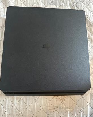 PlayStation 4 Slim + 3 Controller