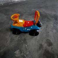 Macchinina cavalcabile per bimbi