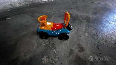 Macchinina cavalcabile per bimbi