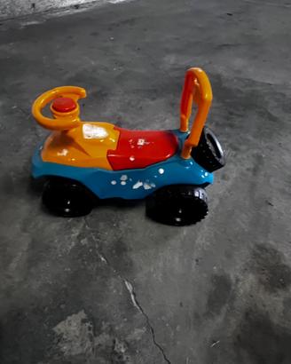 Macchinina cavalcabile per bimbi