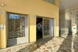 NEGOZIO A RIVAROLO CANAVESE