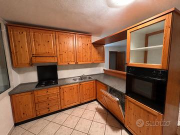 Cucina angolare in legno